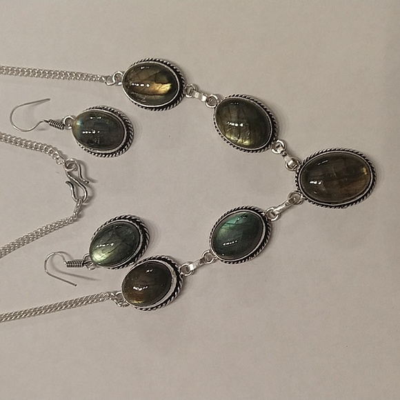 Labradorite necklace and earrings - Picture 3 of 8